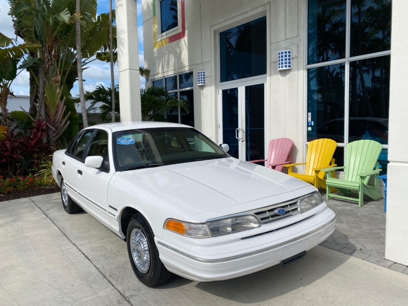 1995 Ford Crown Victoria LOW MILES 43,331 in , 