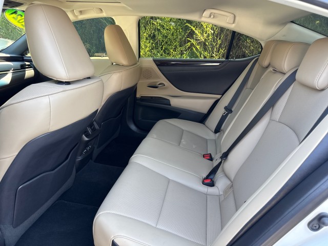LexusES37
