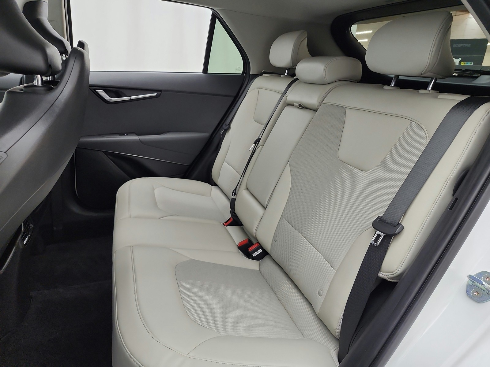 Used 2023 Snow White Pearl Kia EX Touring FWD image 15
