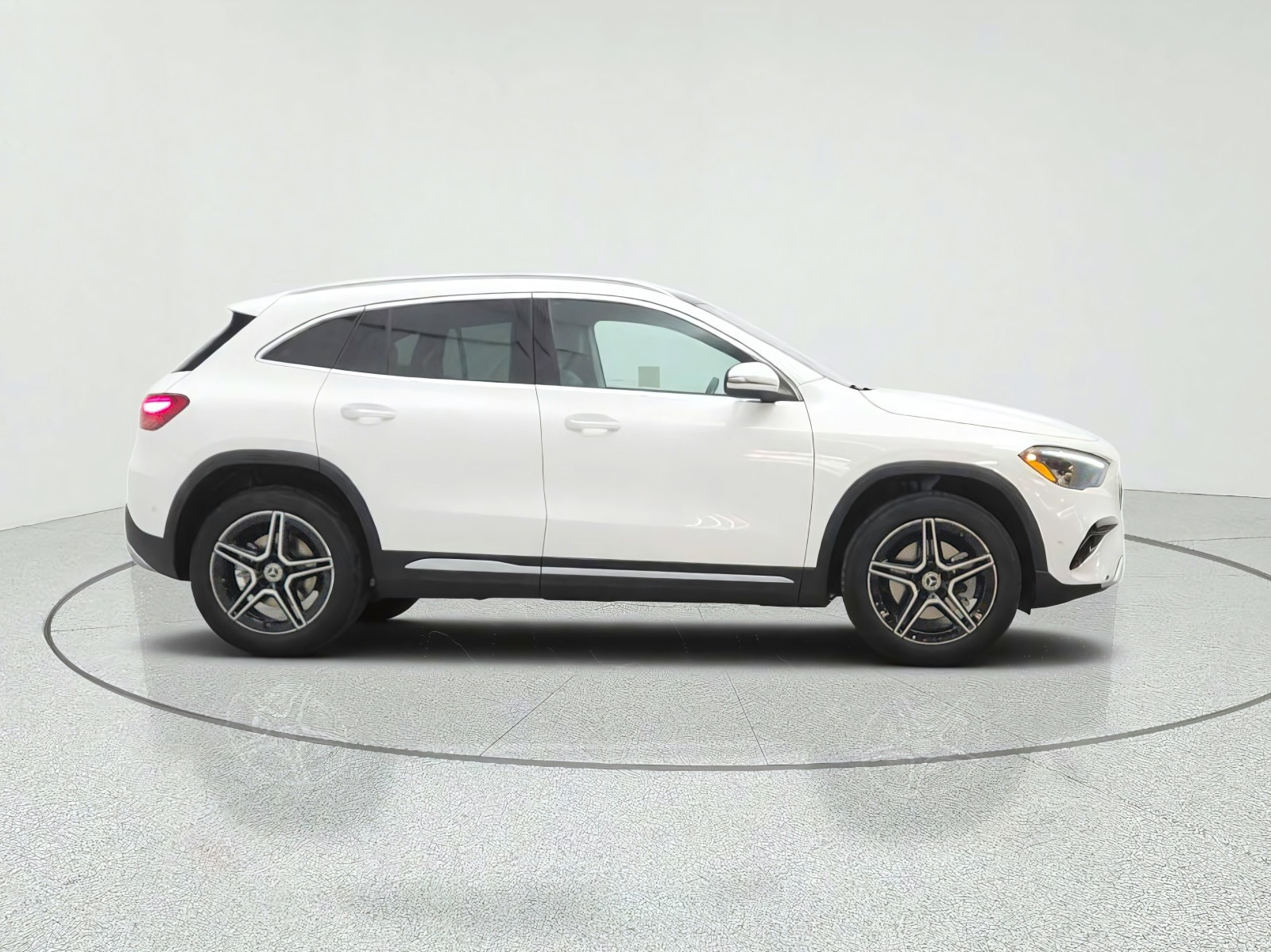 New 2026 Polar White Mercedes-Benz GLA 250 SUV image 4