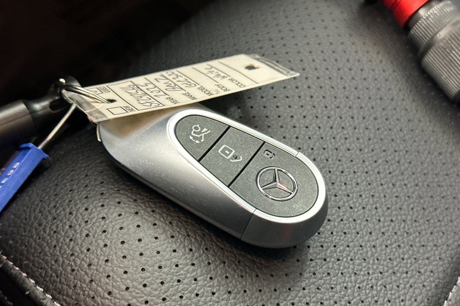 Used 2025 Polar White Mercedes-Benz GLC 300 4MATIC® SUV image 24