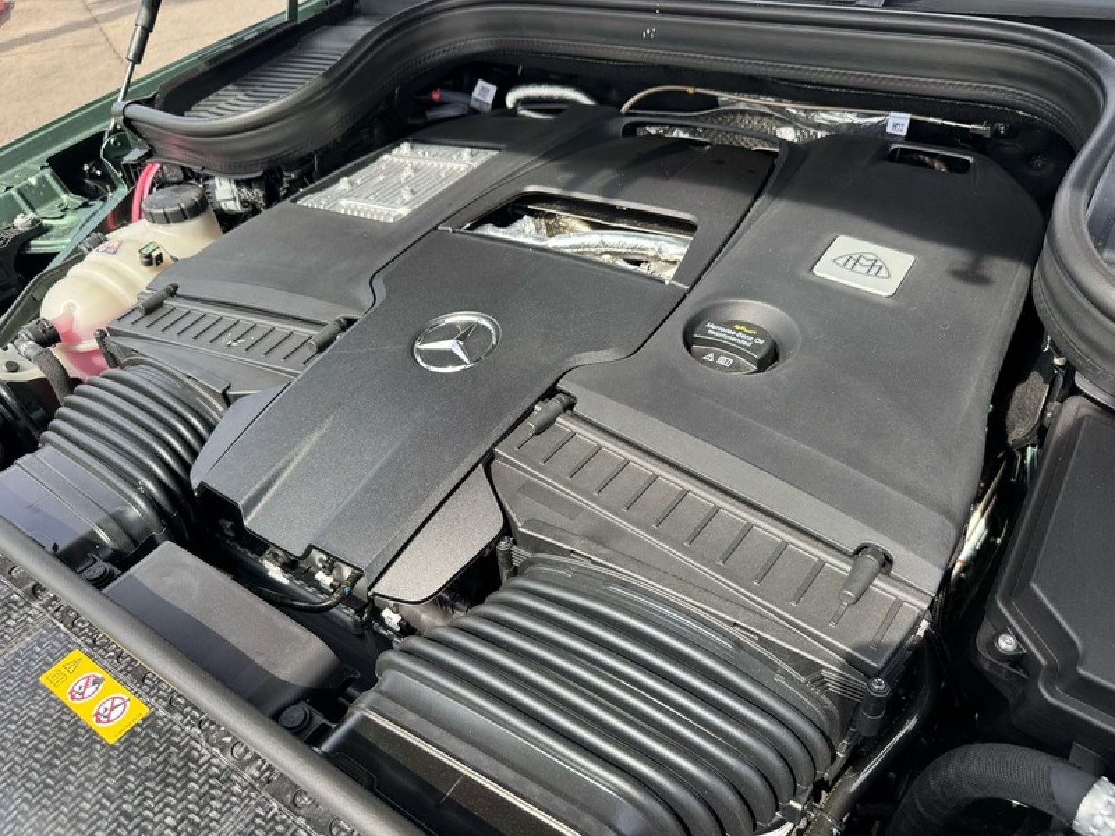 New 2026 MANUFAKTUR Ireland Mid Green Metallic Mercedes-Benz Maybach GLS 600 4MATIC® SUV image 22