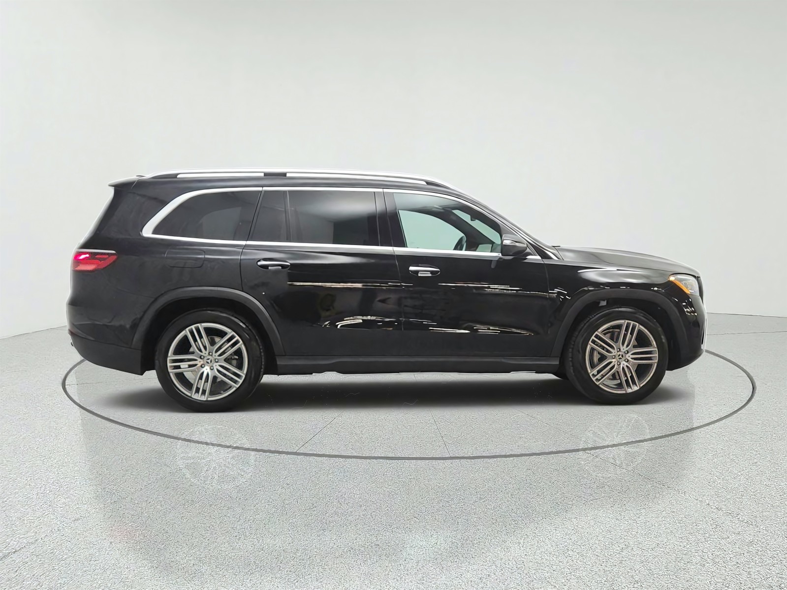 Certified Used 2026 Obsidian Black Metallic Mercedes-Benz GLS 450 4MATIC® SUV image 4