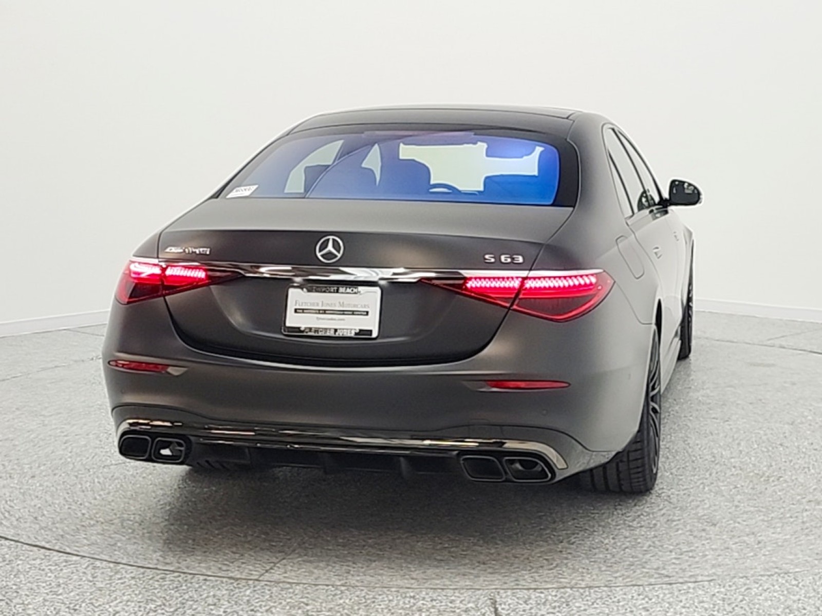 New 2026 MANUFAKTUR Graphite Grey Magno Mercedes-Benz AMG® S 63 E image 6