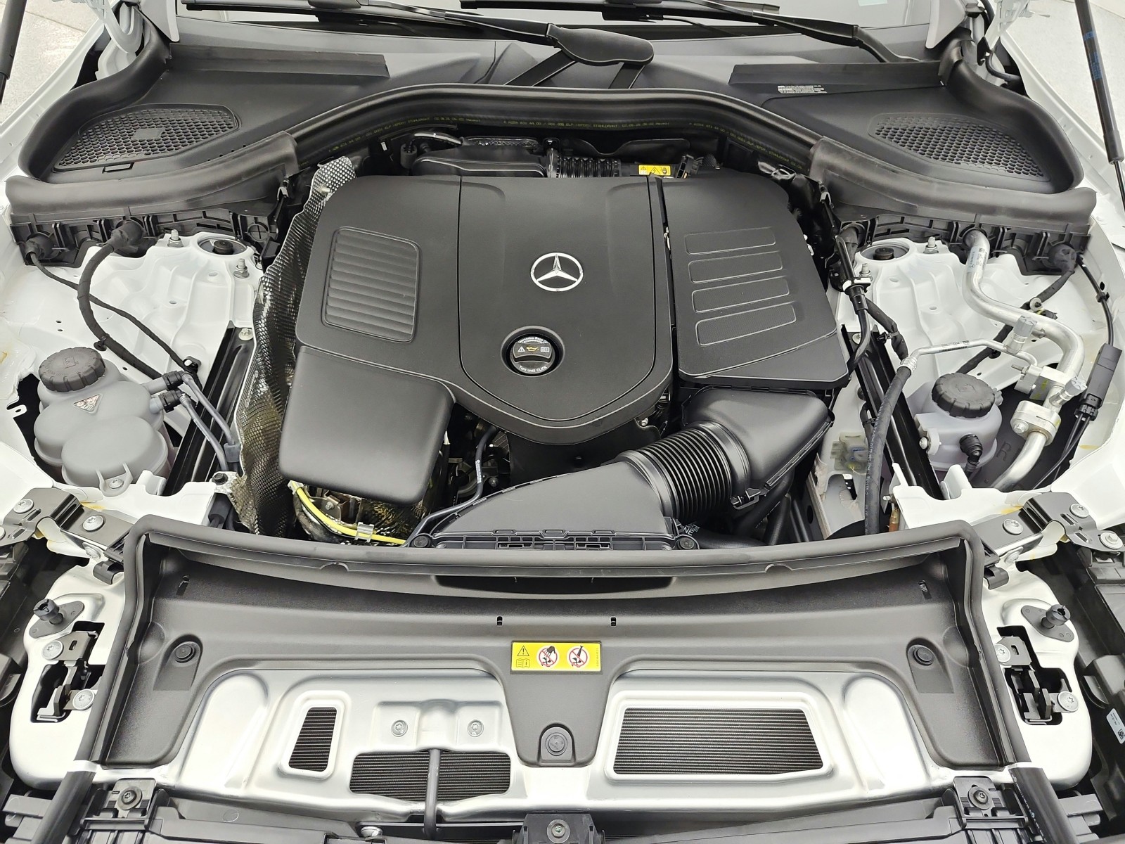 New 2027 Polar White Mercedes-Benz GLC 300 SUV image 12