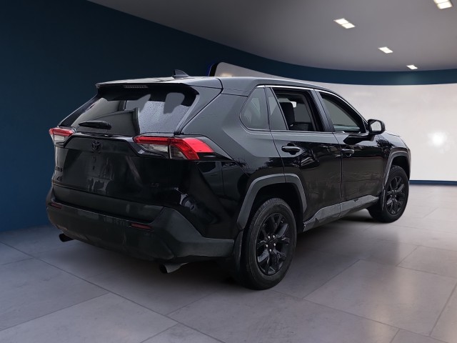 2022 Toyota RAV4 LE 5