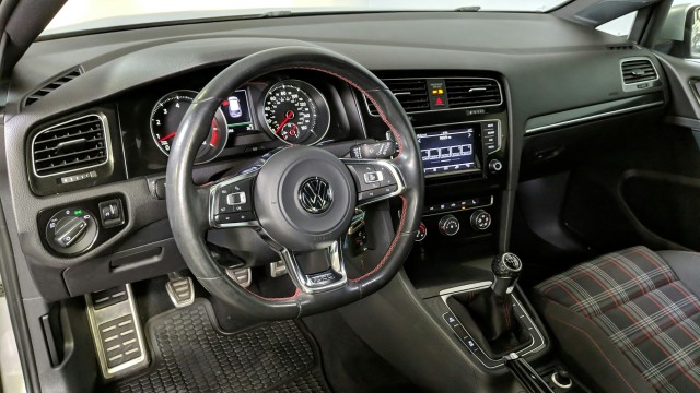 2015 Volkswagen Golf GTI SE 21