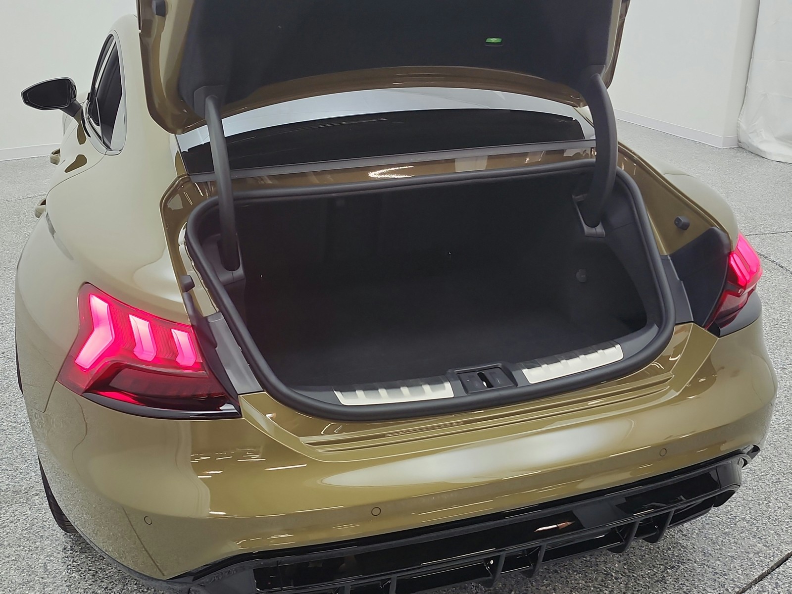 Used 2024 Tactical Green Metallic Audi Premium Plus quattro image 19