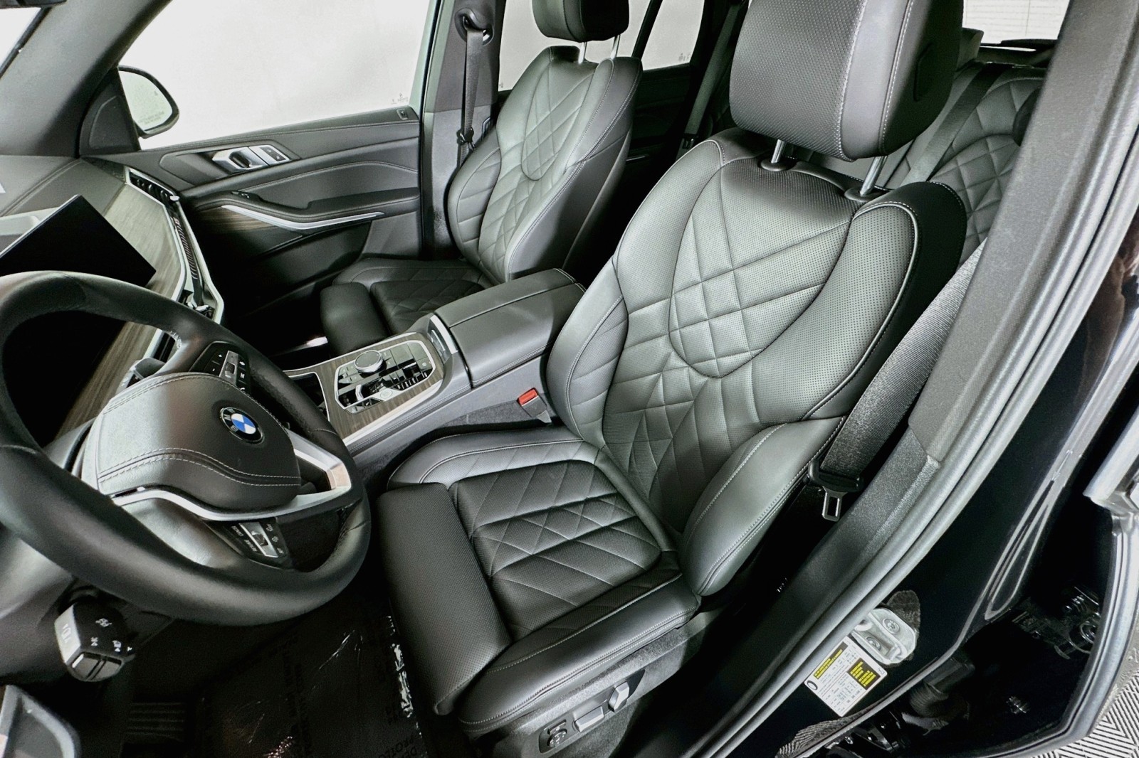Used 2025 Black Sapphire Metallic BMW sDrive40i image 17
