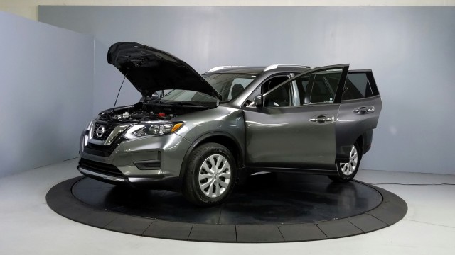 2017 Nissan Rogue SV 11