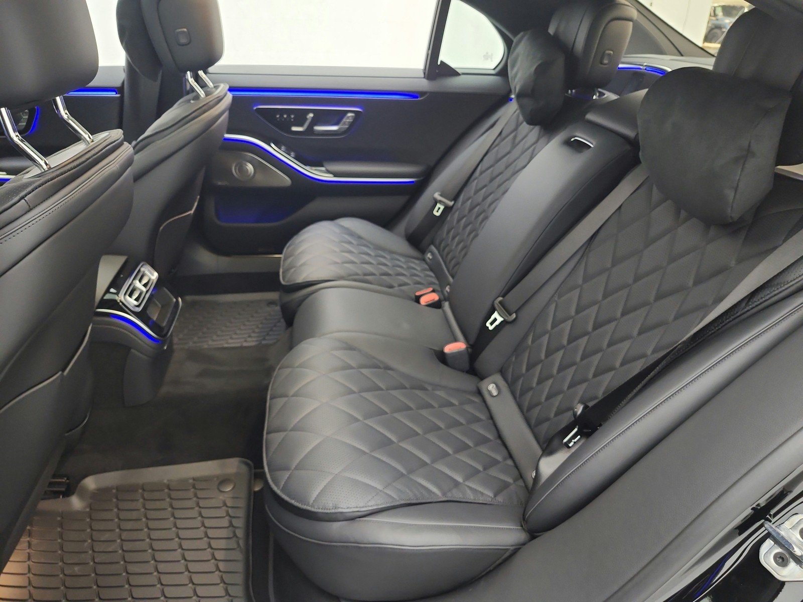 New 2026 Obsidian Black Metallic Mercedes-Benz S 580 image 11