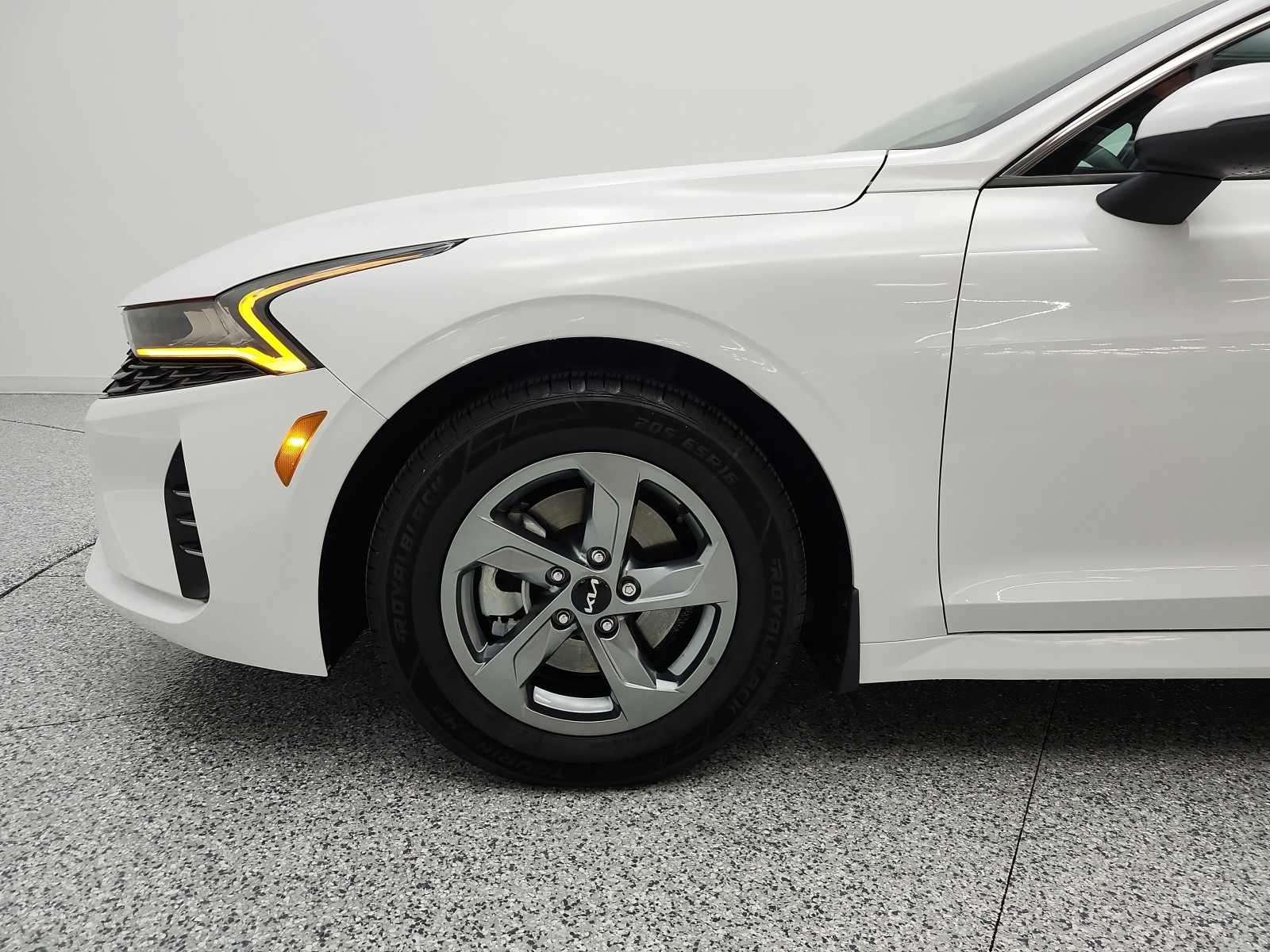 Used 2022 Glacial White Pearl Kia LXS Auto FWD image 21
