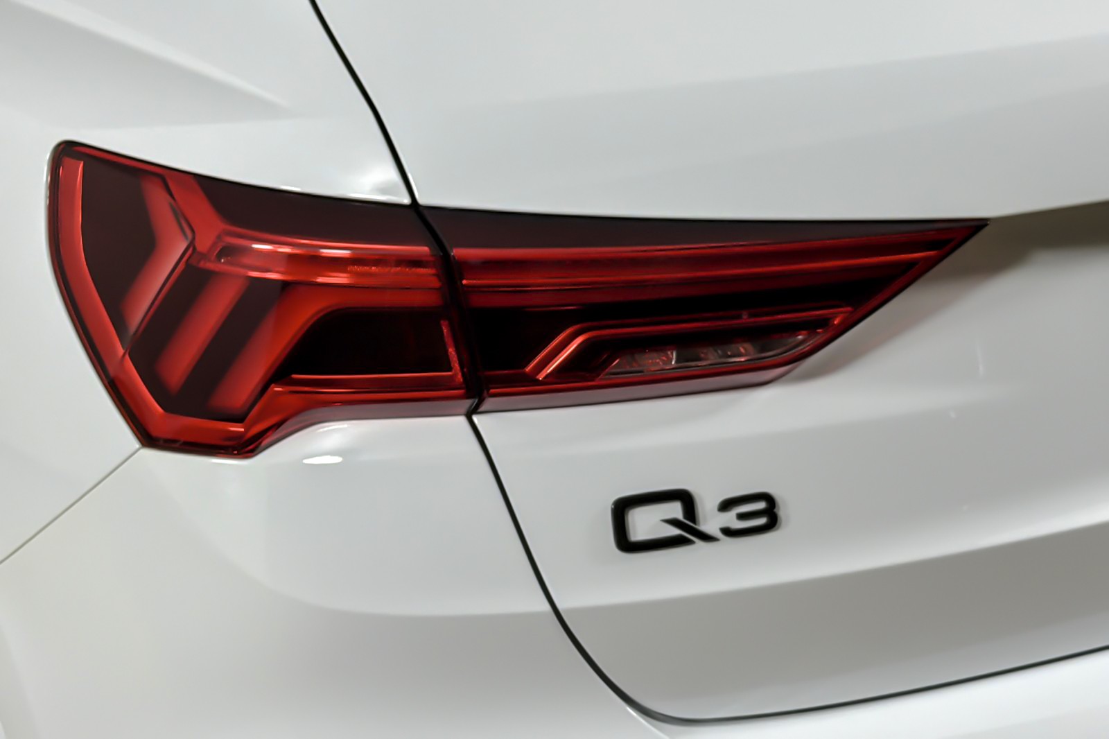Used 2022 Ibis White Audi S line Premium 45 TFSI quattro image 25