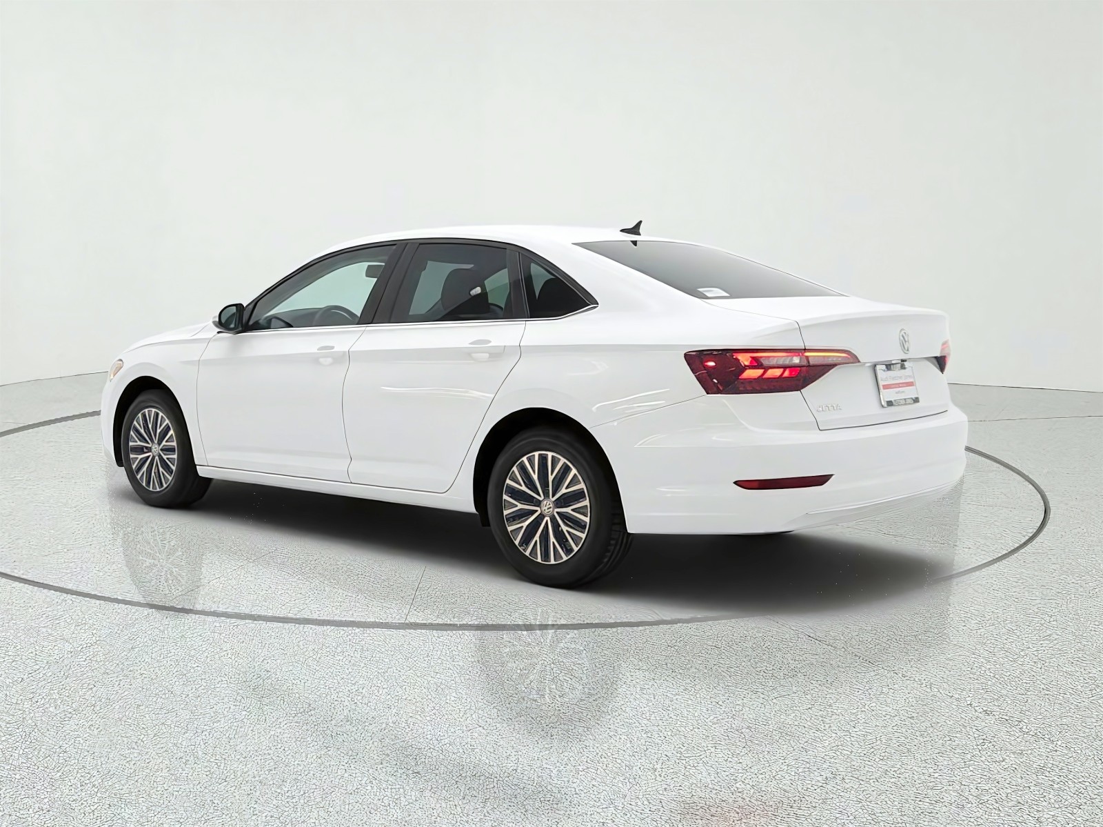 Used 2021 Pure White Volkswagen R-Line Auto image 7