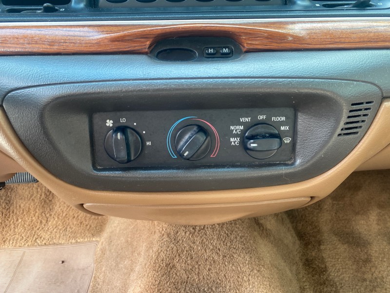 1995 Ford Crown Victoria LOW MILES 43,331 in , 