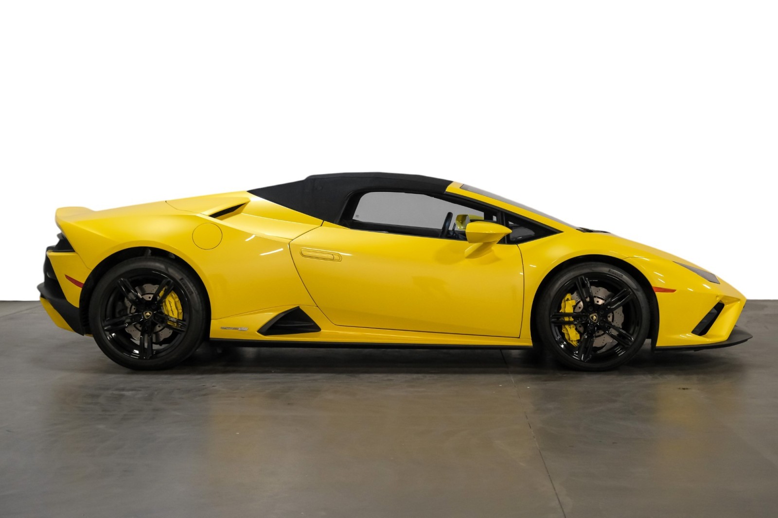 2021 Lamborghini Huracan EVO Spyder SportSeats 19Alloys BiColorLeatherPkg 4