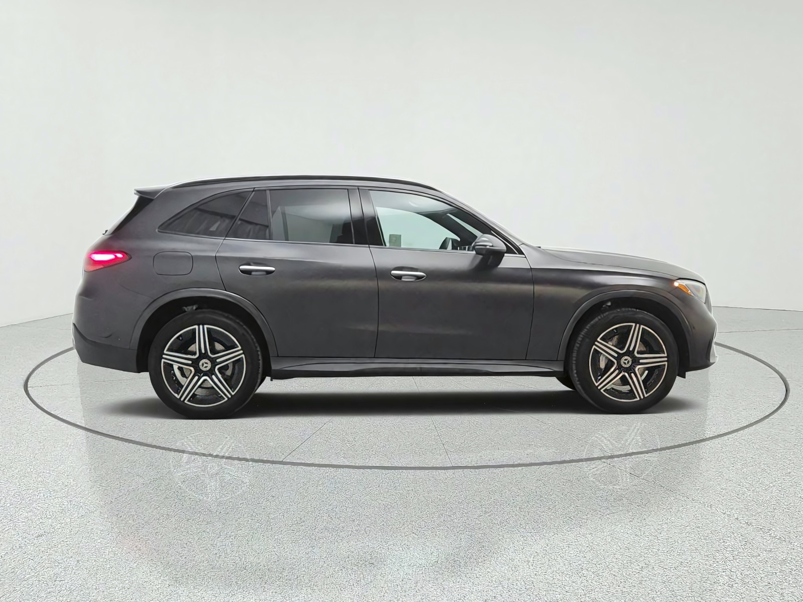 New 2026 MANUFAKTUR Graphite Grey Magno Mercedes-Benz GLC 300 4MATIC® SUV image 4