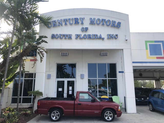 2001 Chevrolet S-10 P/U 2 owner., clean CARFAX, no accidents, manual transmission in pompano beach, Florida