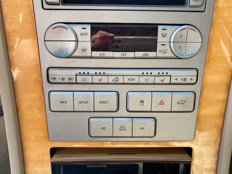 2010 Lincoln Navigator 4WD SUNROOF LOW MILES 31,209 in , 