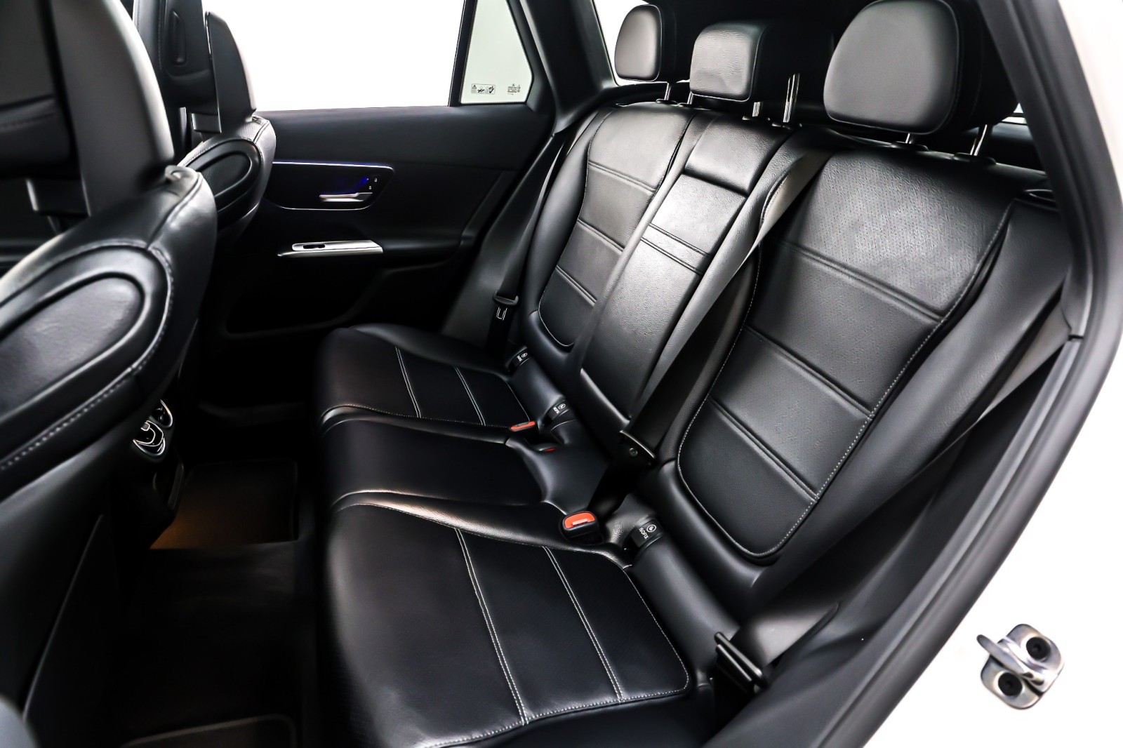 New 2026 Polar White Mercedes-Benz GLC 300 image 8