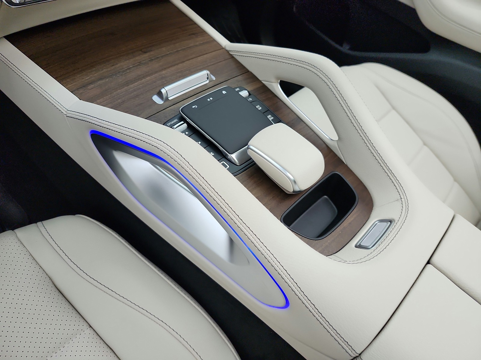 New 2026 Twilight Blue Metallic Mercedes-Benz GLE 450e image 10