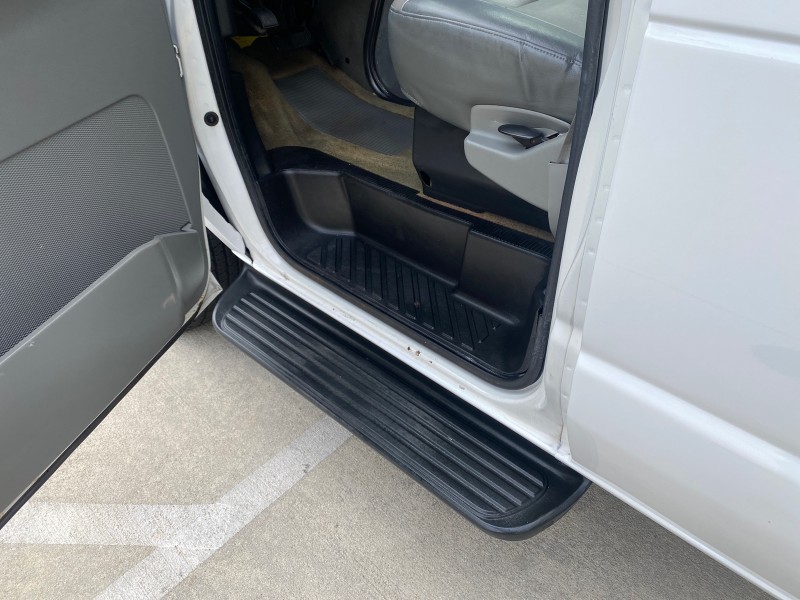 2008 Ford Econoline Wagon XLT 15 PASSENGERS E350 CLEAN in , 