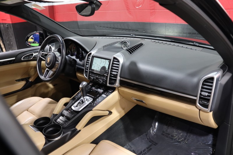 2016 Porsche Cayenne S E-Hybrid 4dr Suv in ,