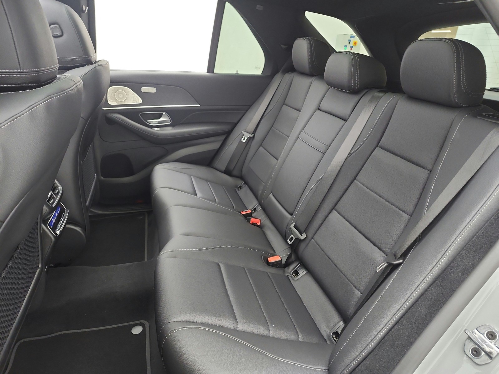 New 2026 MANUFAKTUR Alpine Grey Mercedes-Benz GLE 450 4MATIC® SUV image 11