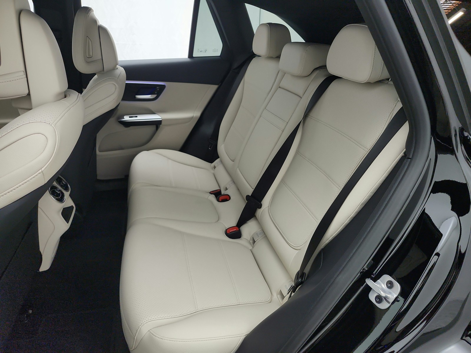 New 2026 Black Mercedes-Benz GLC 300 SUV image 11