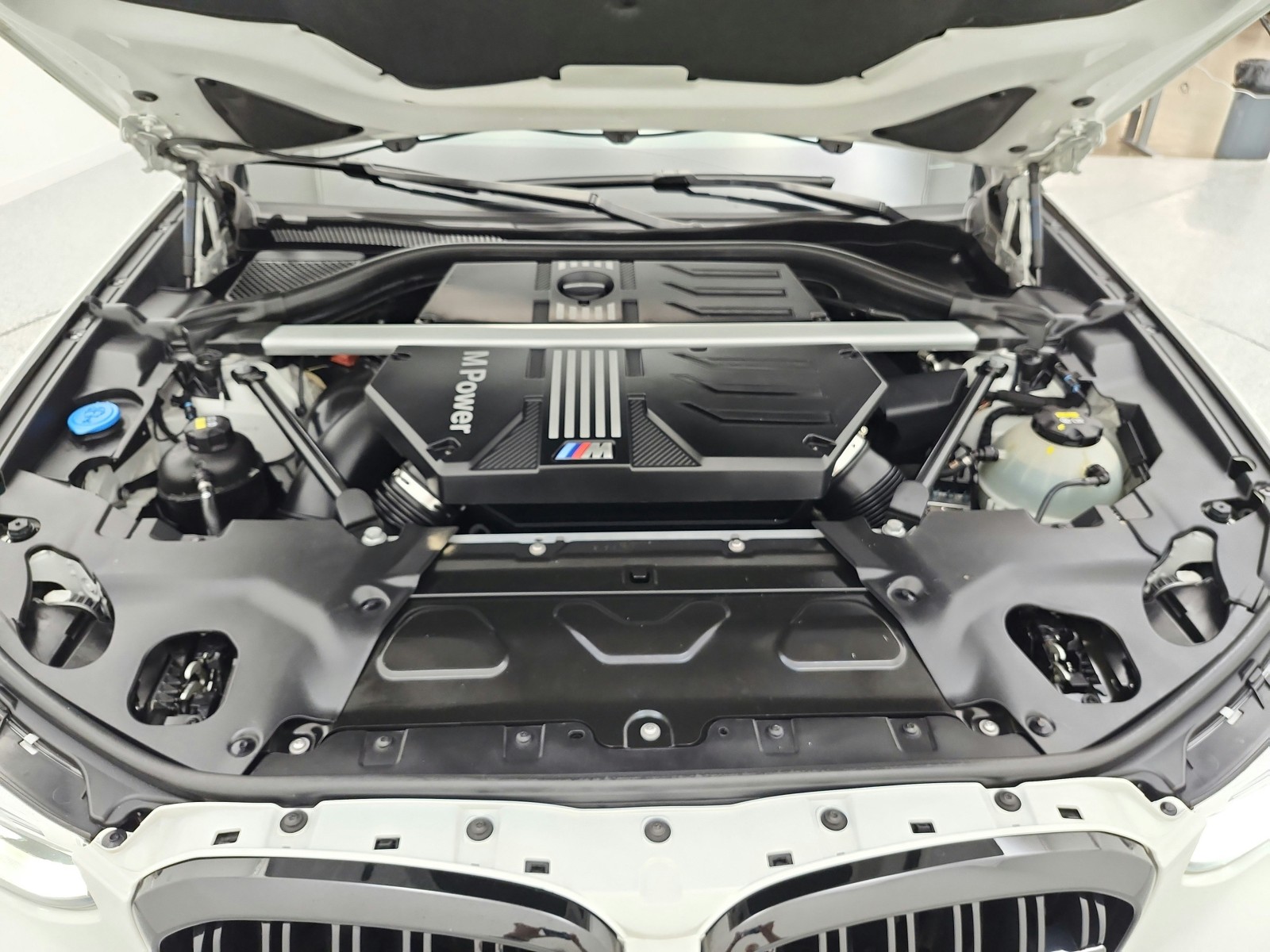 Used 2021 Alpine White BMW Sports Activity Coupe image 23