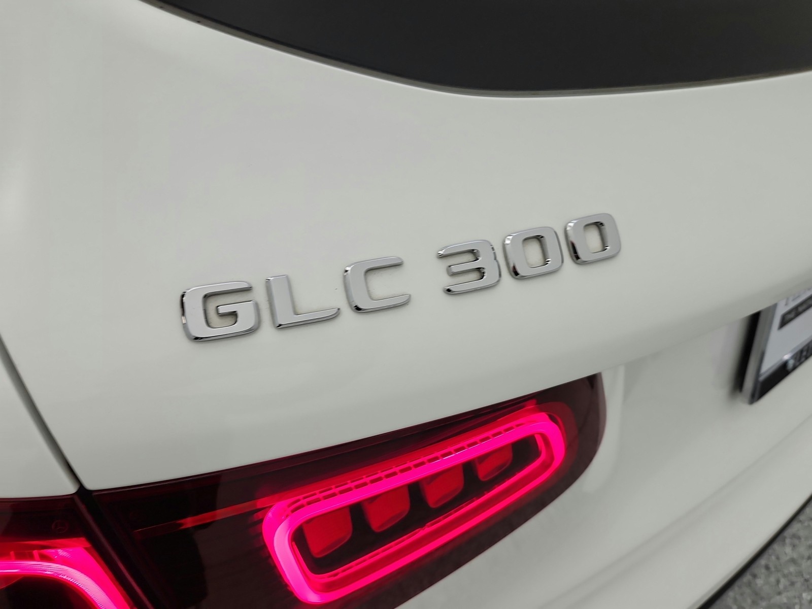 Used 2020 Polar White Mercedes-Benz GLC 300 4MATIC® SUV image 22