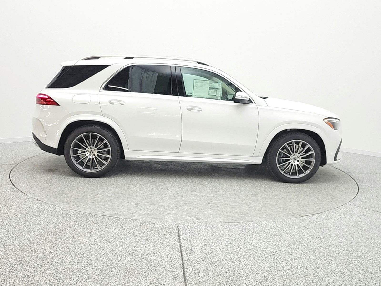 New 2026 MANUFAKTUR Moonlight White Metallic Mercedes-Benz GLE 450 image 4