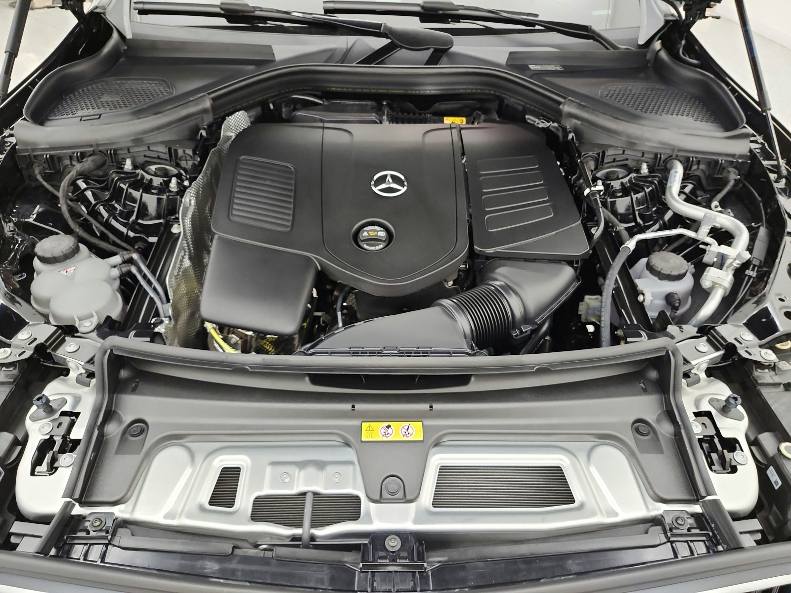 New 2027 Black Mercedes-Benz GLC 300 SUV image 12