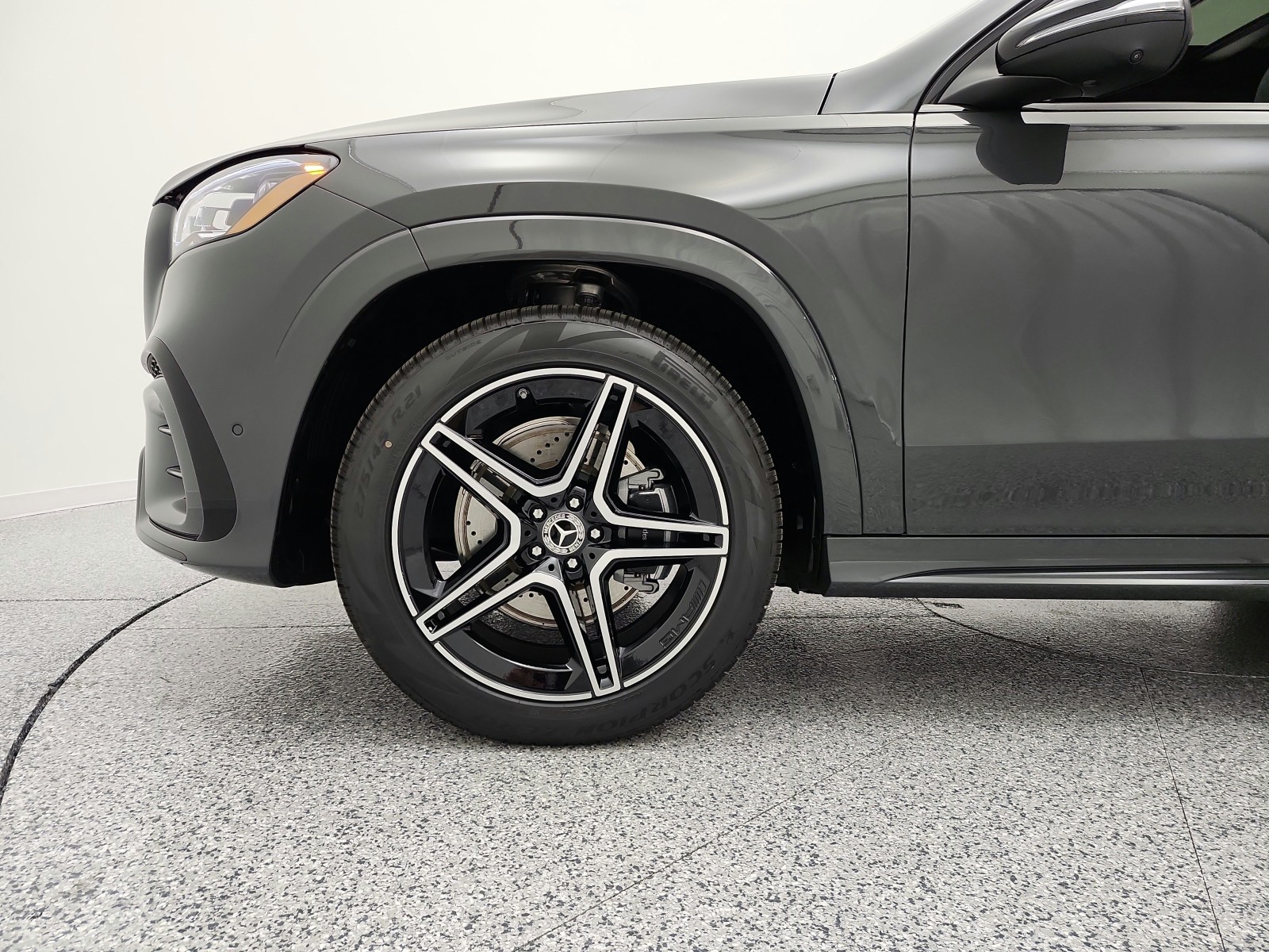 New 2026 MANUFAKTUR Signature Silicon Grey Mercedes-Benz GLS 450 image 13