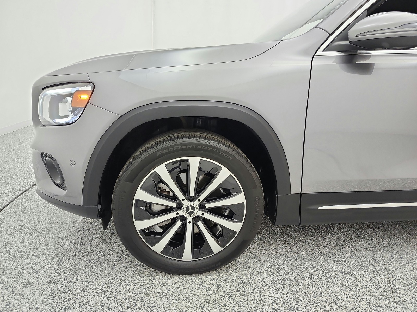 Used 2023 Mountain Grey Metallic Mercedes-Benz GLB 250 SUV image 17