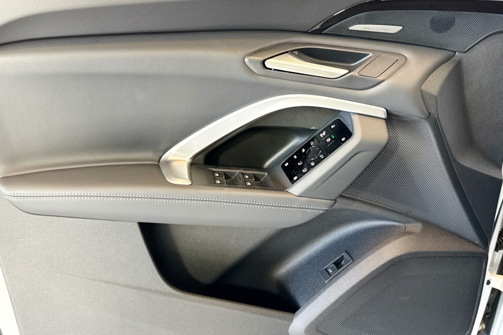 New 2025 Glacier White Metallic Audi Premium Plus 2.0 TFSI quattro image 15