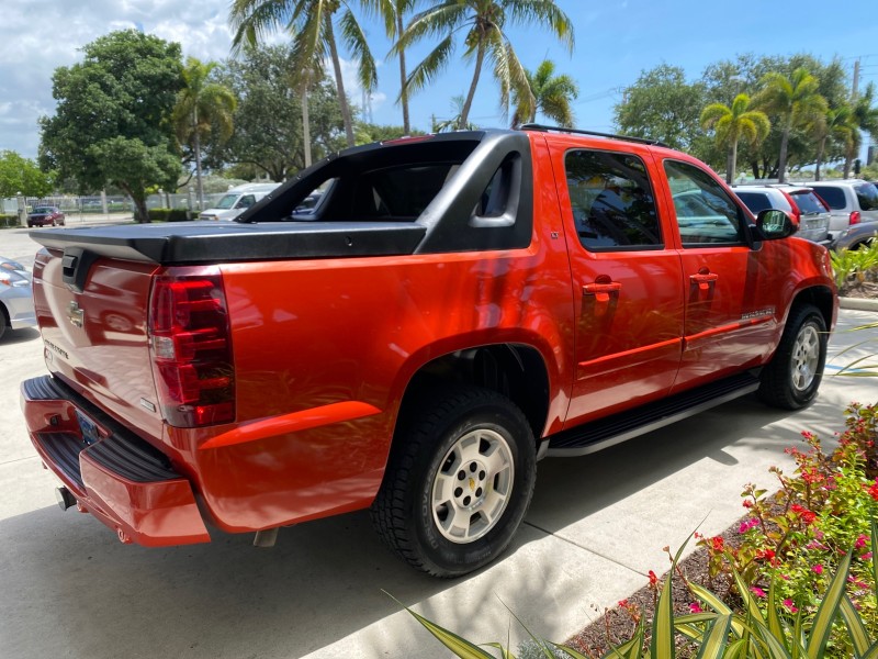 2009 Chevrolet Avalanche LT PU LOW MILES 58,696 in ,