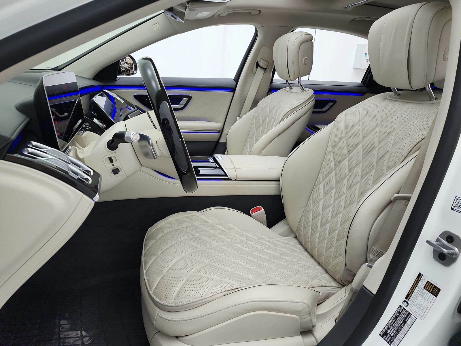 Used 2023 MANUFAKTUR Diamond White Mercedes-Benz S 580 4MATIC® Sedan image 13