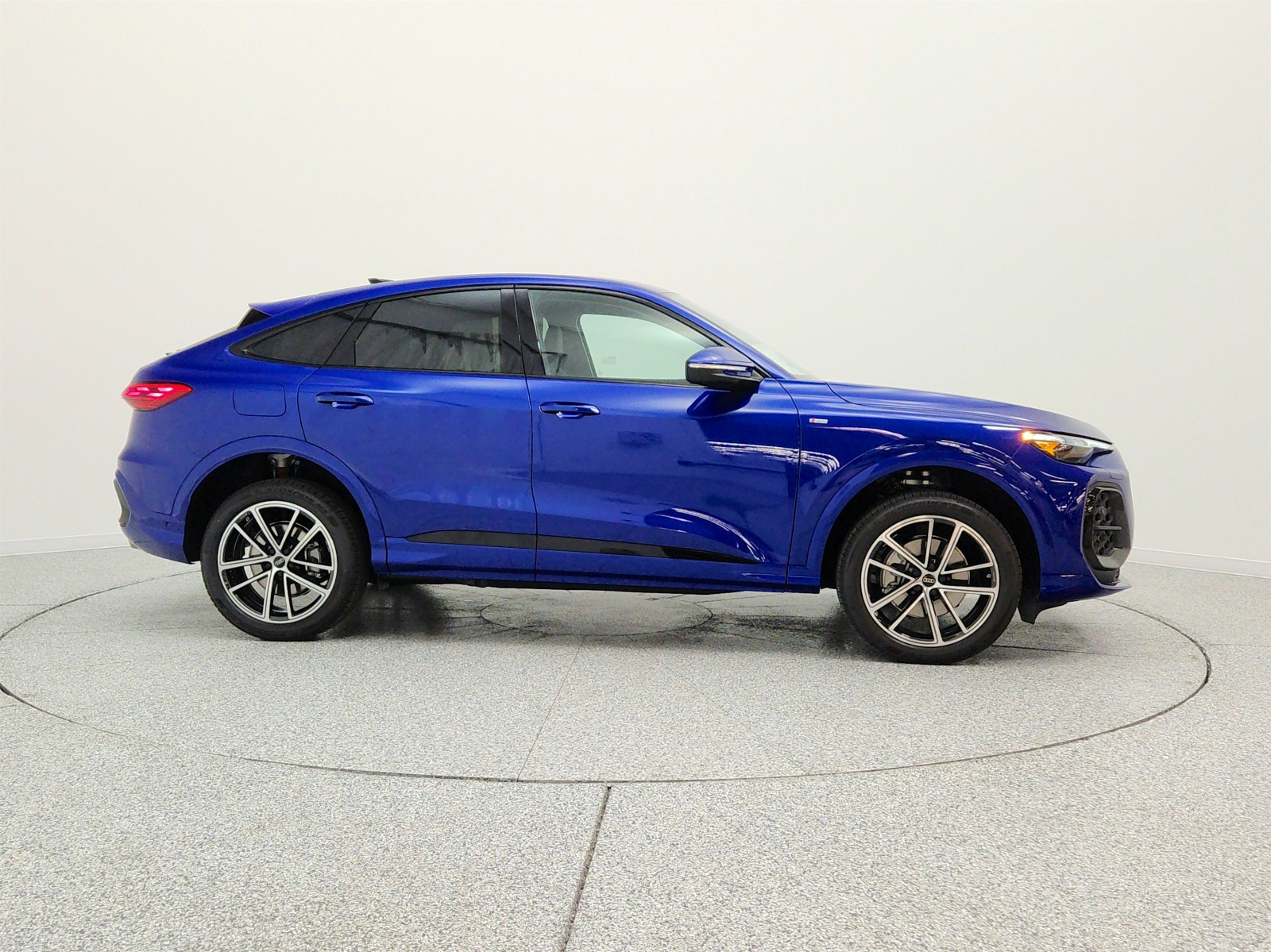 New 2026 Ultra Blue Metallic Audi Premium Plus 2.0 TFSI quattro image 4