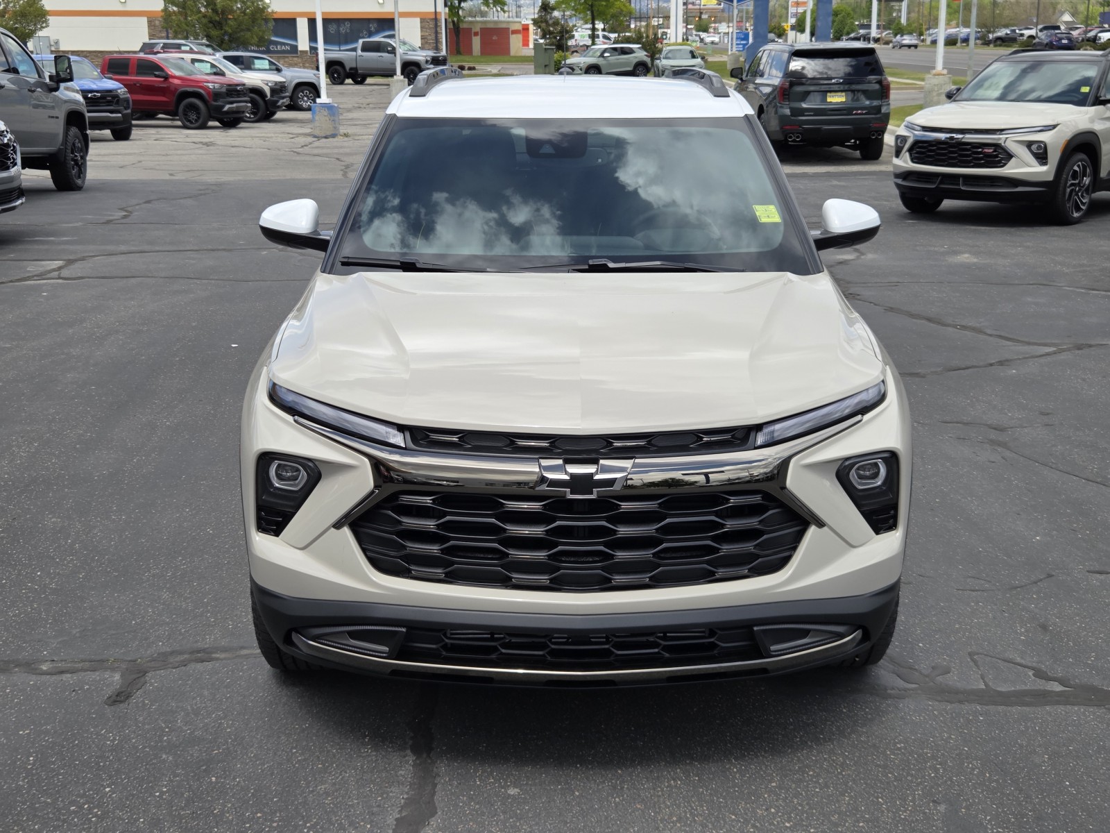 View vehicle photo 2