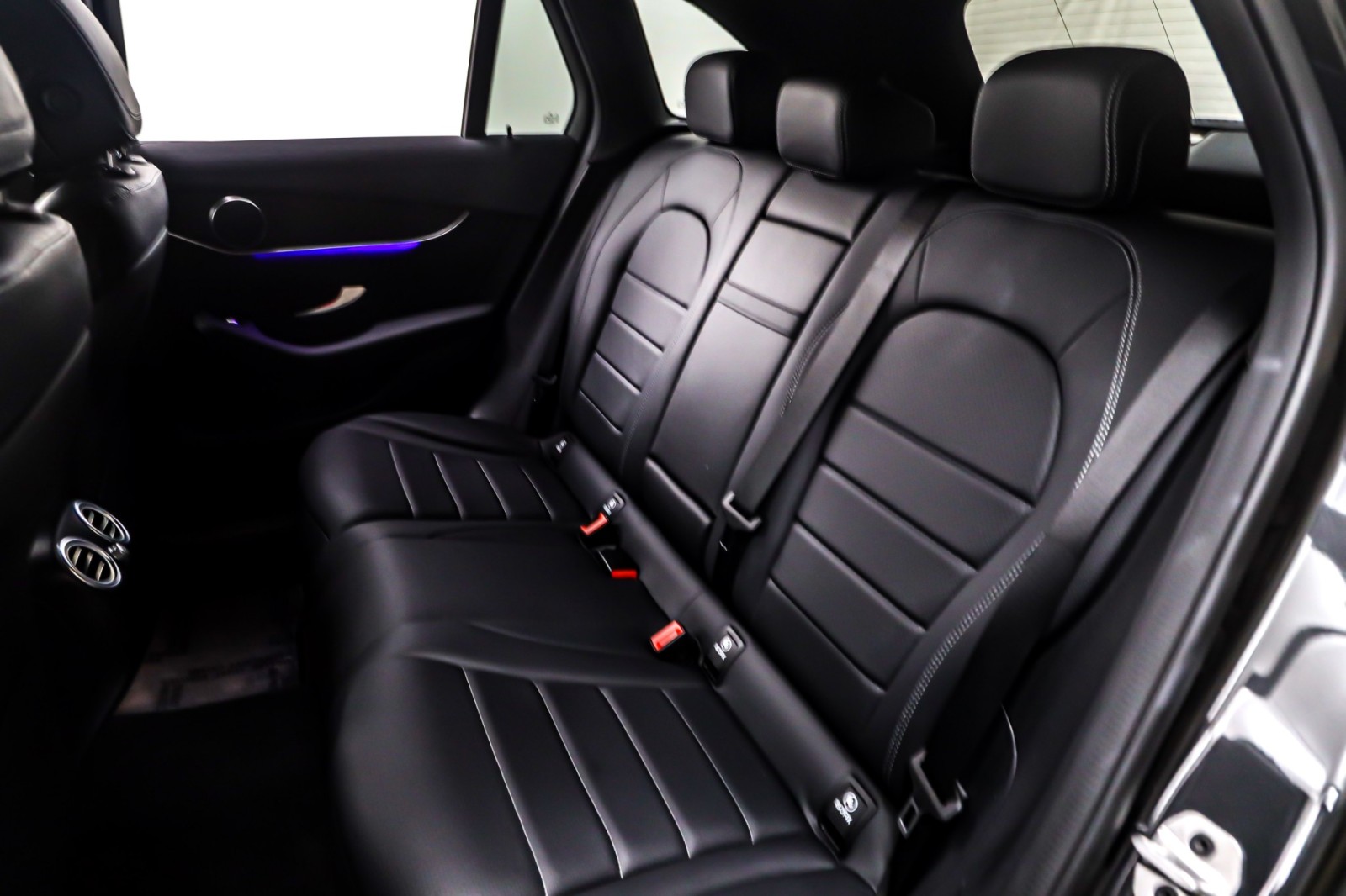 Used 2022 Graphite Grey Metallic Mercedes-Benz GLC 300 image 8