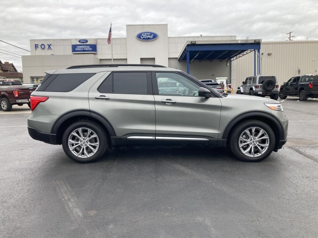 View vehicle photo 4