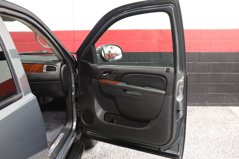 2011 Chevrolet Avalanche 4WD LTZ 4DR Truck in , 