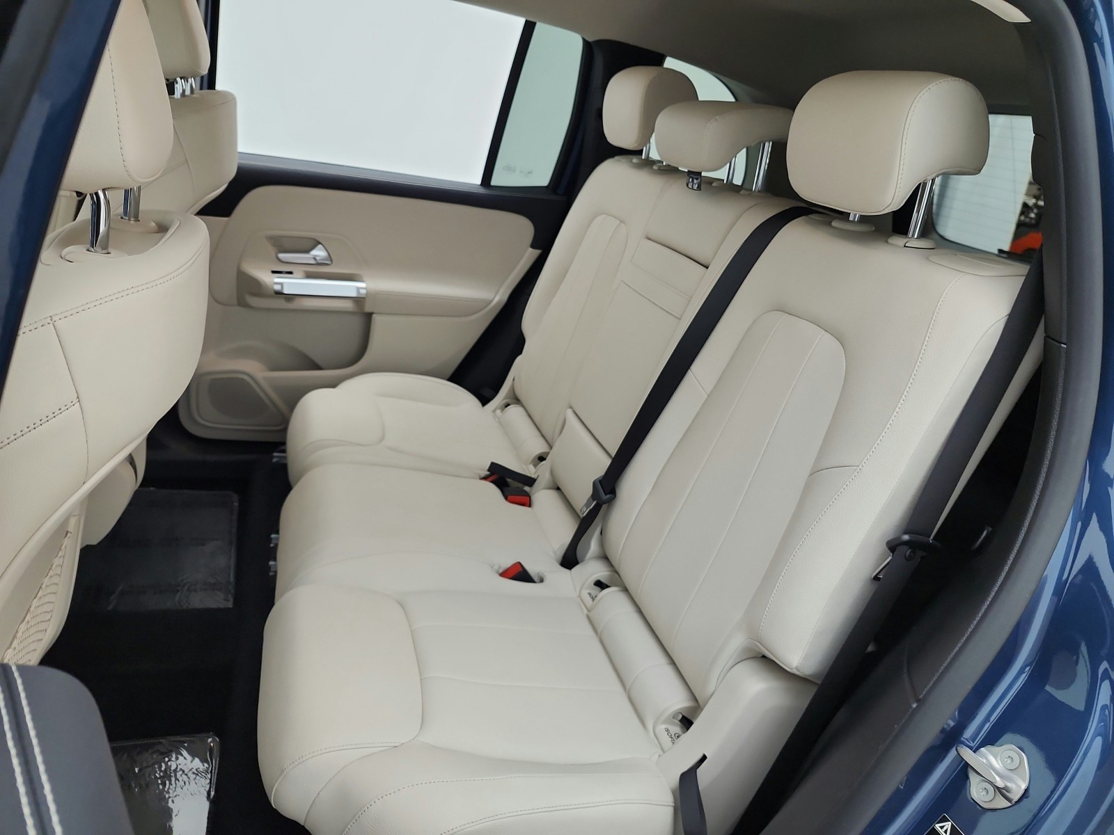 Used 2022 Denim Blue Metallic Mercedes-Benz GLB 250 SUV image 15