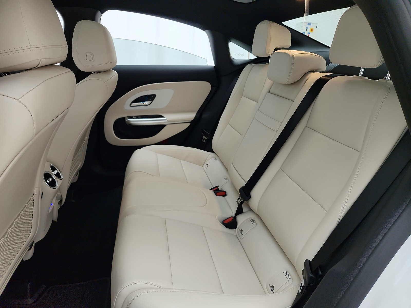New 2027 Polar White Mercedes-Benz CLA 220 Hybrid FWD image 11
