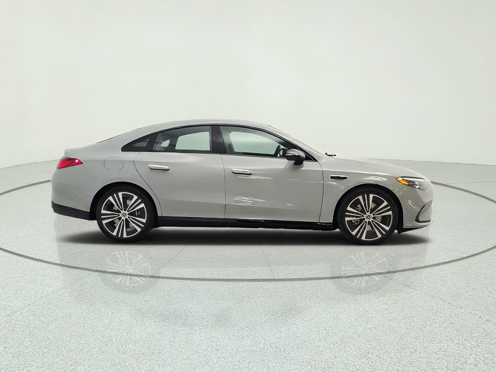 New 2027 MANUFAKTUR Alpine Grey Mercedes-Benz CLA 350 Electric 4MATIC® image 4