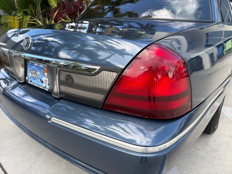 2007 Mercury Grand Marquis LS LOW MILES 52,599 1 OWNER in ,