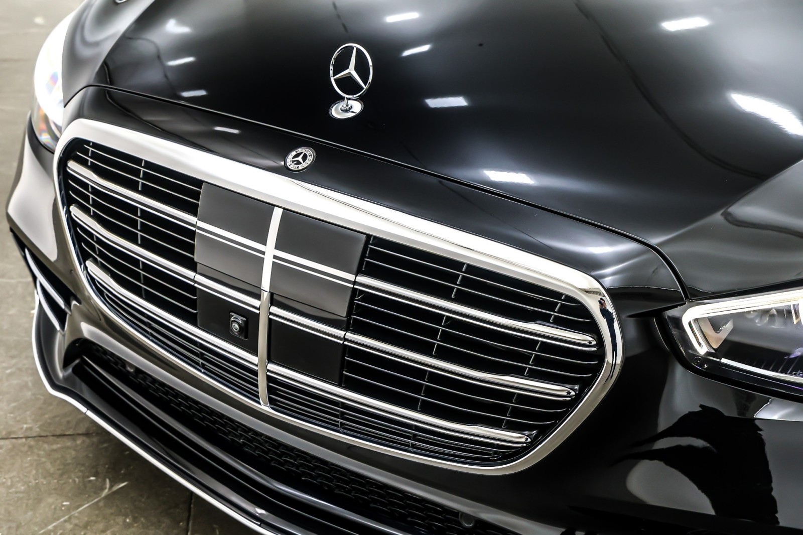 New 2026 Obsidian Black Metallic Mercedes-Benz S 580 image 13