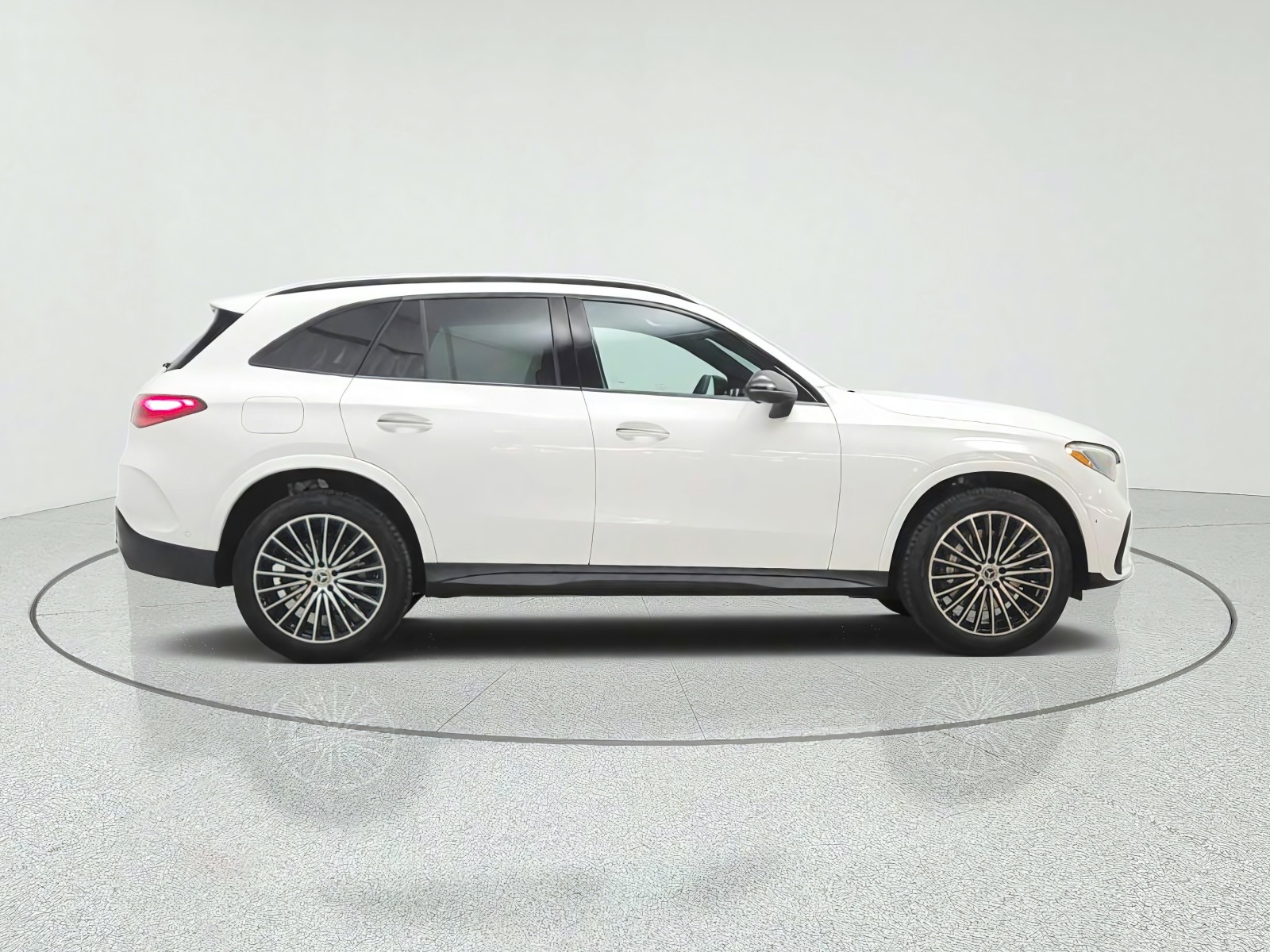 New 2027 Polar White Mercedes-Benz GLC 300 SUV image 4