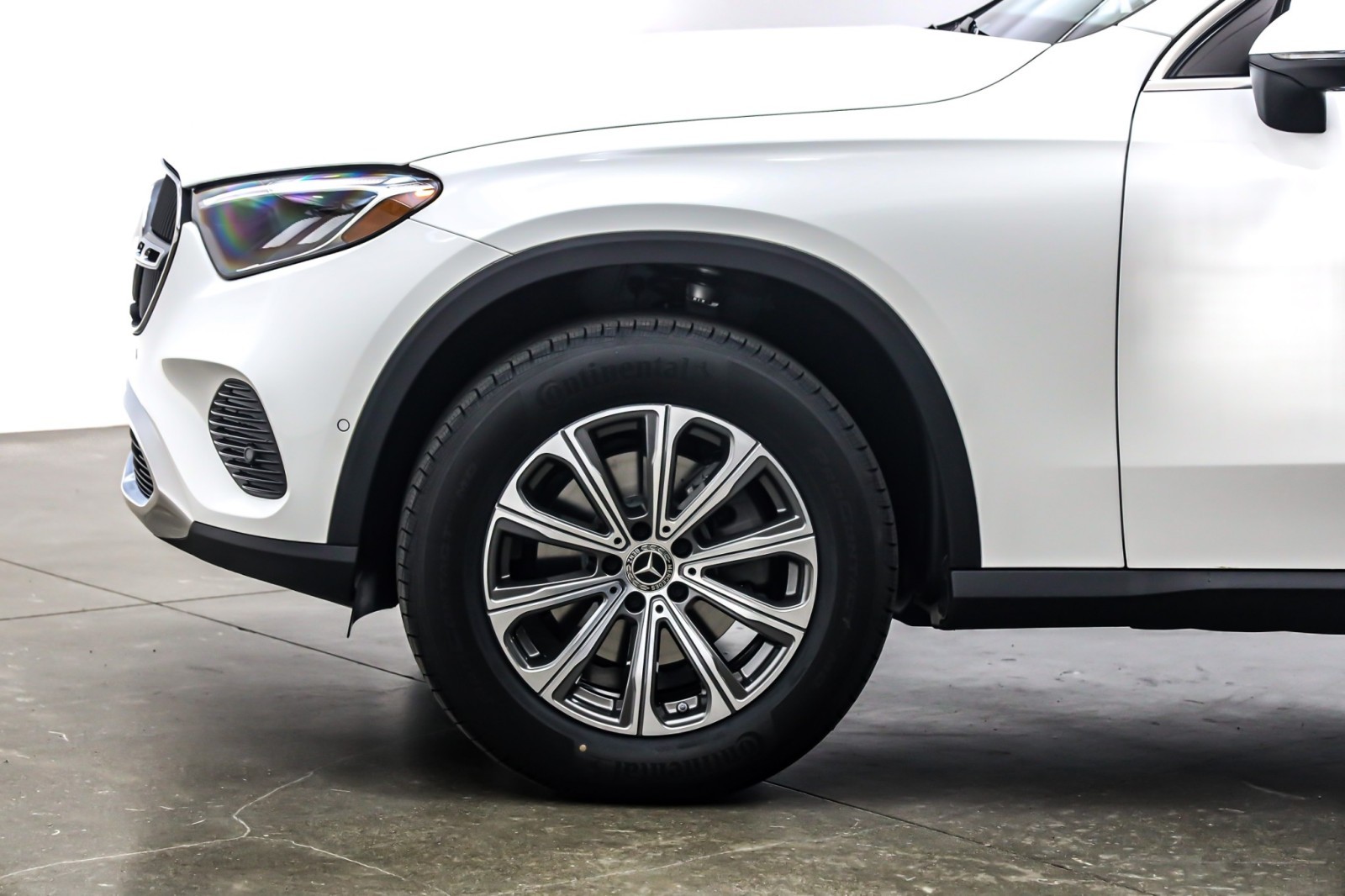 New 2026 Polar White Mercedes-Benz GLC 300 image 10